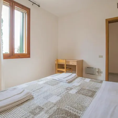 3 Bedroom Cozy In Albarella Ro بيت للعطل