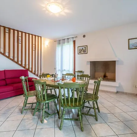 3 Bedroom Cozy In Albarella Ro Holiday home *